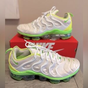Nike Air VaporMax Plus
Tennis Ball